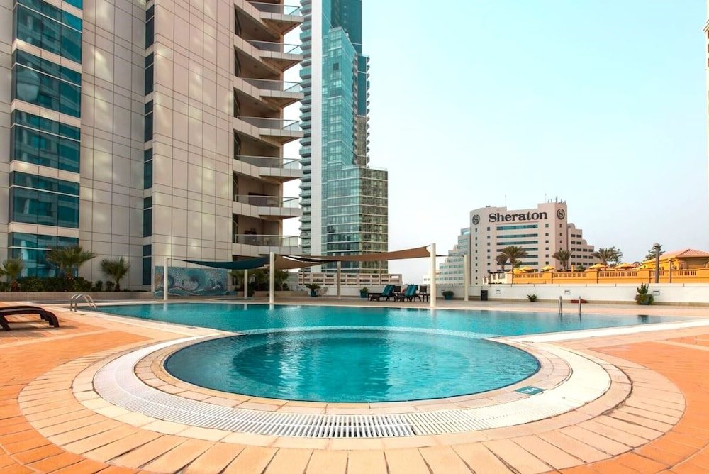 Дубай: Stunning Apartment with balcony Dubai Marina