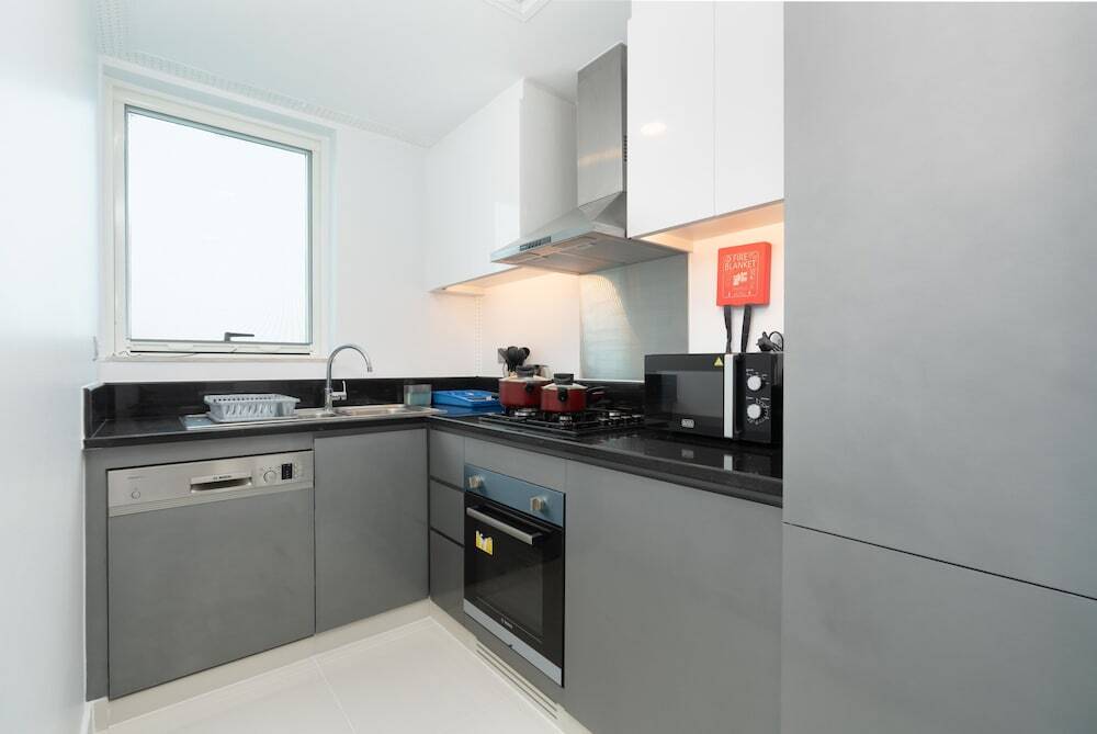 Дубай: Whitesage - Condo With Incredible Canal and Burj Khalifa Views