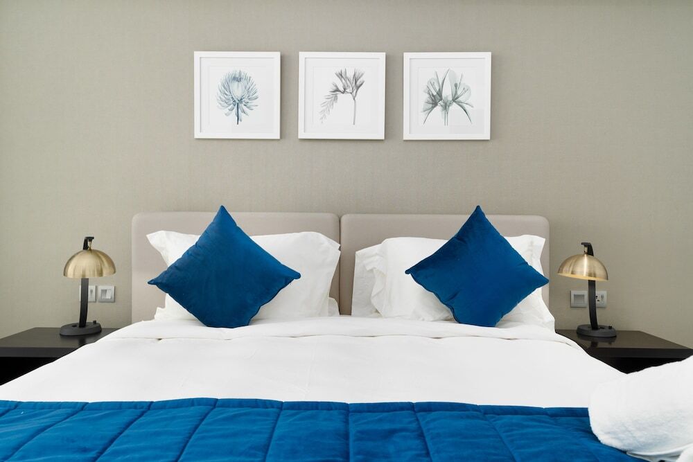 Дубай: Whitesage - Condo With Incredible Canal and Burj Khalifa Views