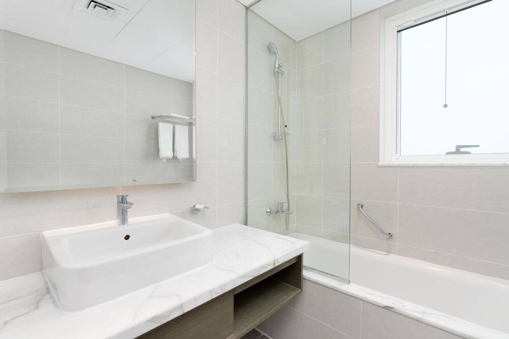 Дубай: Whitesage - Condo With Incredible Canal and Burj Khalifa Views