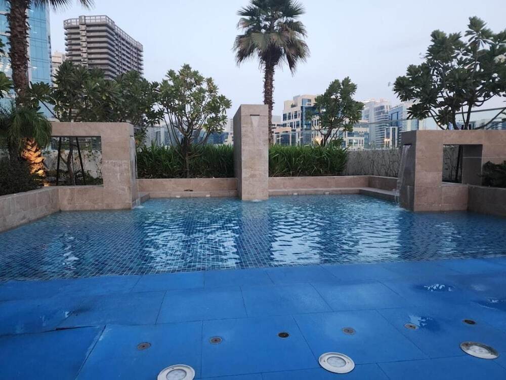 Дубай: Whitesage - Condo With Incredible Canal and Burj Khalifa Views