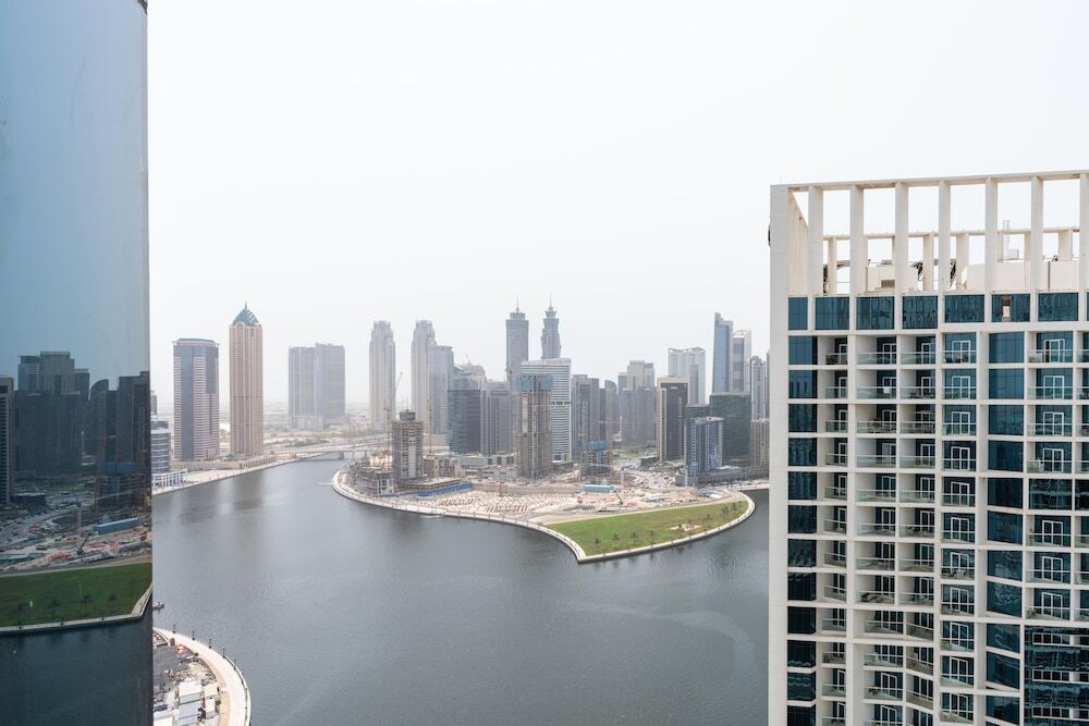 Дубай: Whitesage - Condo With Incredible Canal and Burj Khalifa Views
