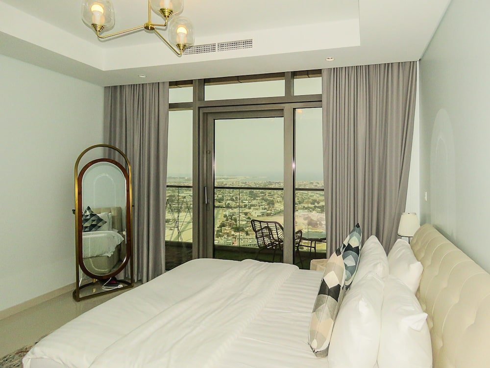 Дубай: Maison Privee - Opulent Apartment Beside Dubai Mall with Burj Khalifa View