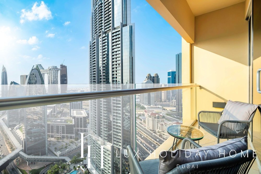 Дубай: LUX | The EMAAR Fashion Avenue Studio