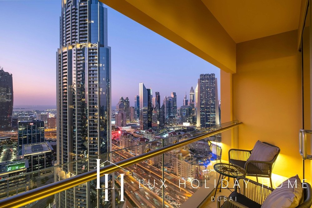 Дубай: LUX | The EMAAR Fashion Avenue Studio