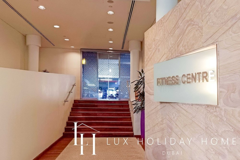 Дубай: LUX | The EMAAR Fashion Avenue Studio