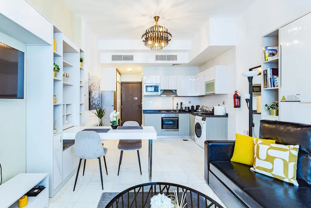 Дубай: Waves - Chic Studio With Balcony Overlooking City Views