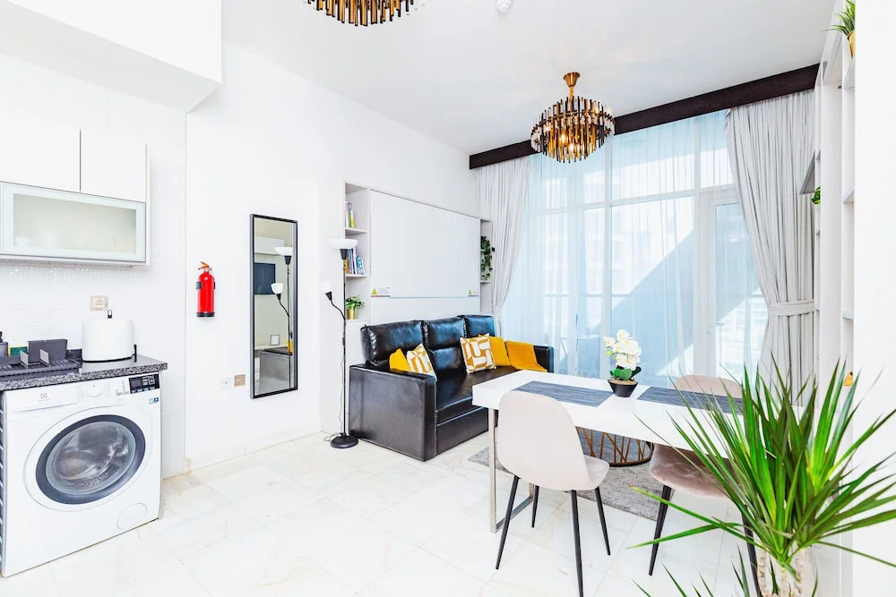 Дубай: Waves - Chic Studio With Balcony Overlooking City Views