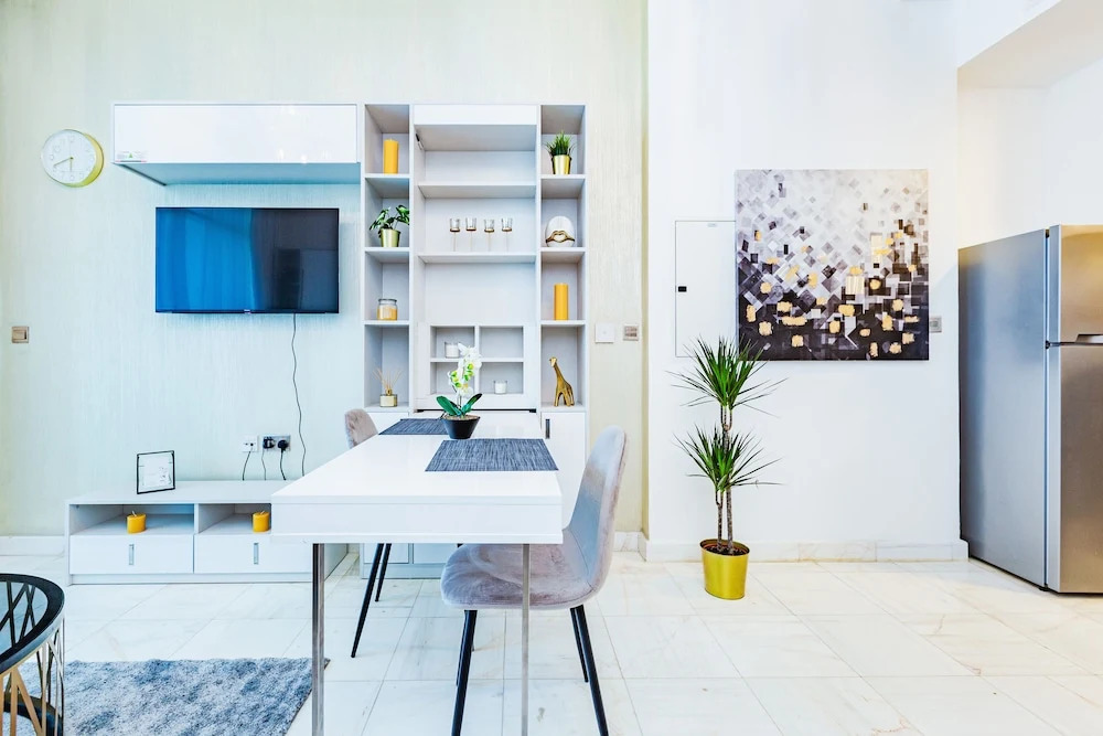 Дубай: Waves - Chic Studio With Balcony Overlooking City Views