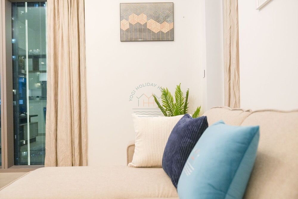 Дубай: Yogi - Modern 2BR Apartment with Stunning Dubai Fountain