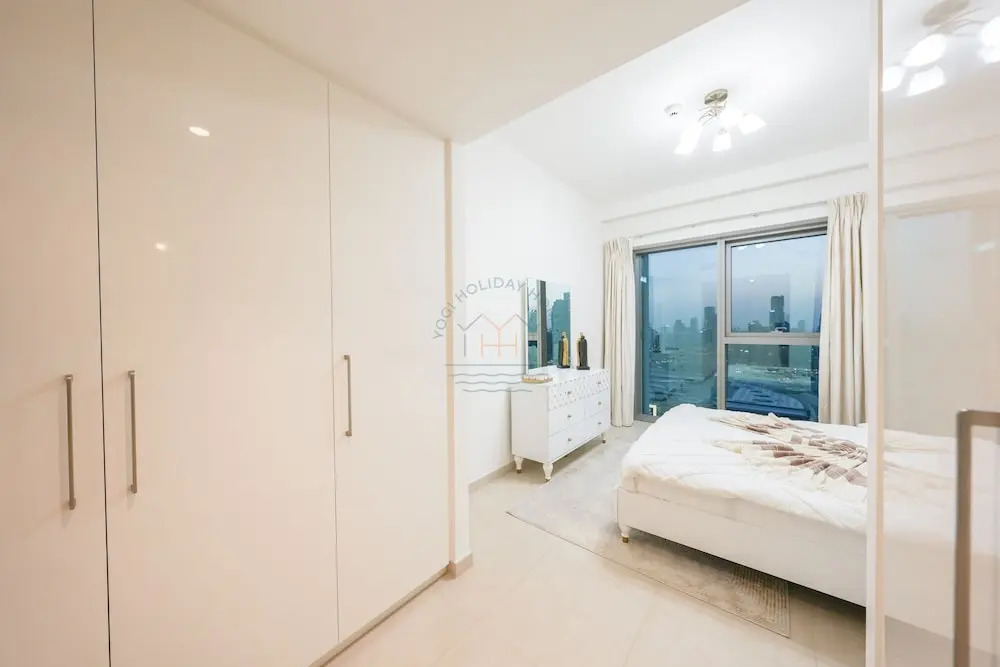Дубай: Yogi - Modern 2BR Apartment with Stunning Dubai Fountain