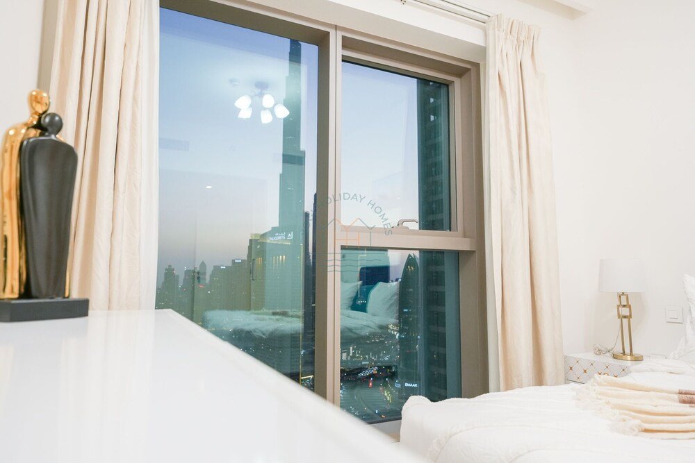 Дубай: Yogi - Modern 2BR Apartment with Stunning Dubai Fountain