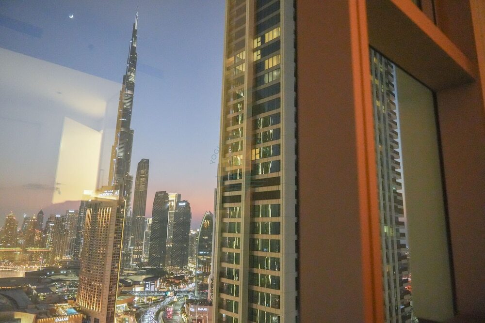 Дубай: Yogi - Modern 2BR Apartment with Stunning Dubai Fountain