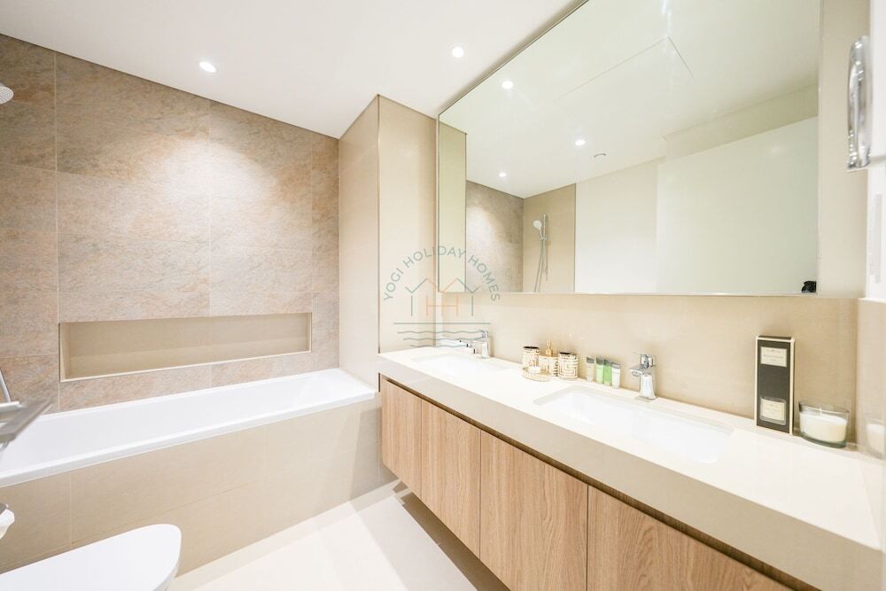Дубай: Yogi - Modern 2BR Apartment with Stunning Dubai Fountain