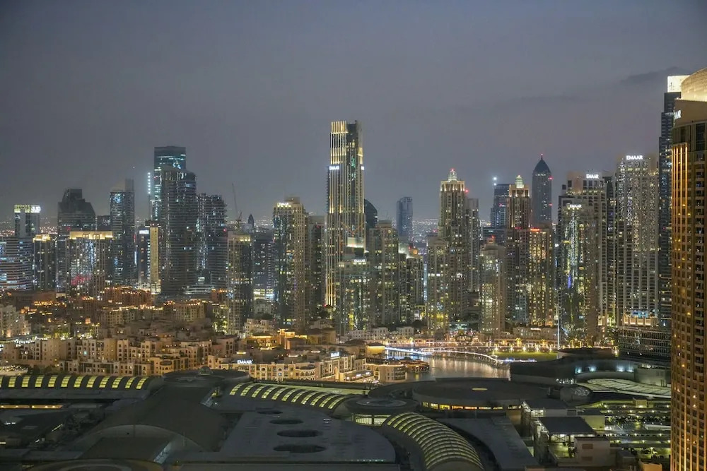 Дубай: Yogi - Modern 2BR Apartment with Stunning Dubai Fountain