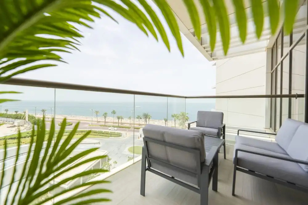 Дубай: Spacious beachfront 2 bedroom apartment