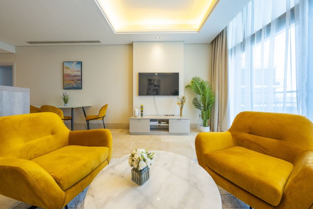 Дубай: Spacious beachfront 2 bedroom apartment