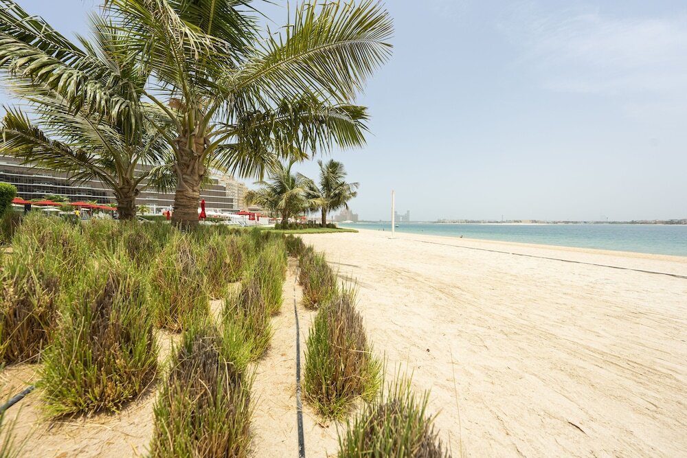 Дубай: Spacious beachfront 2 bedroom apartment