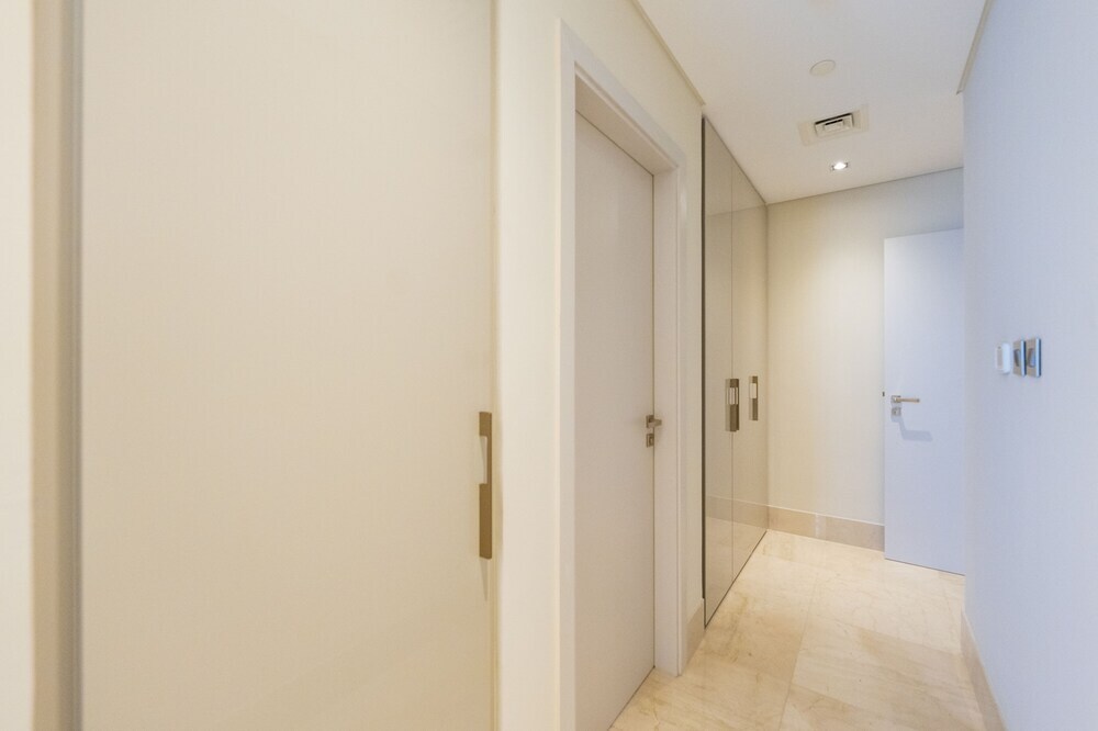 Дубай: Spacious beachfront 2 bedroom apartment