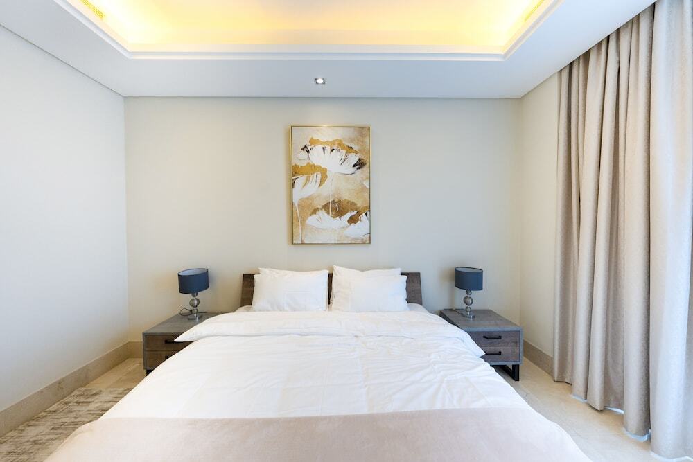 Дубай: Spacious beachfront 2 bedroom apartment
