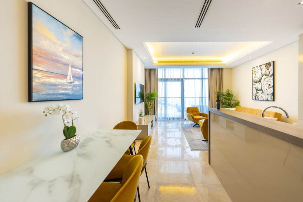 Дубай: Spacious beachfront 2 bedroom apartment