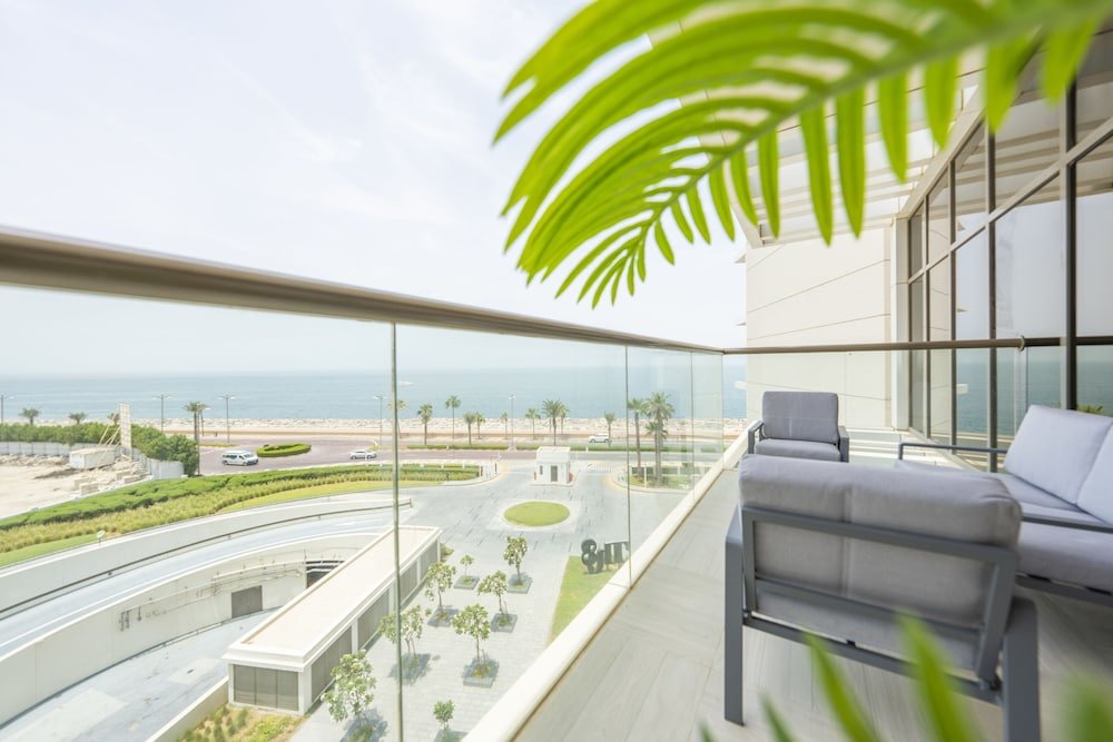 Дубай: Spacious beachfront 2 bedroom apartment