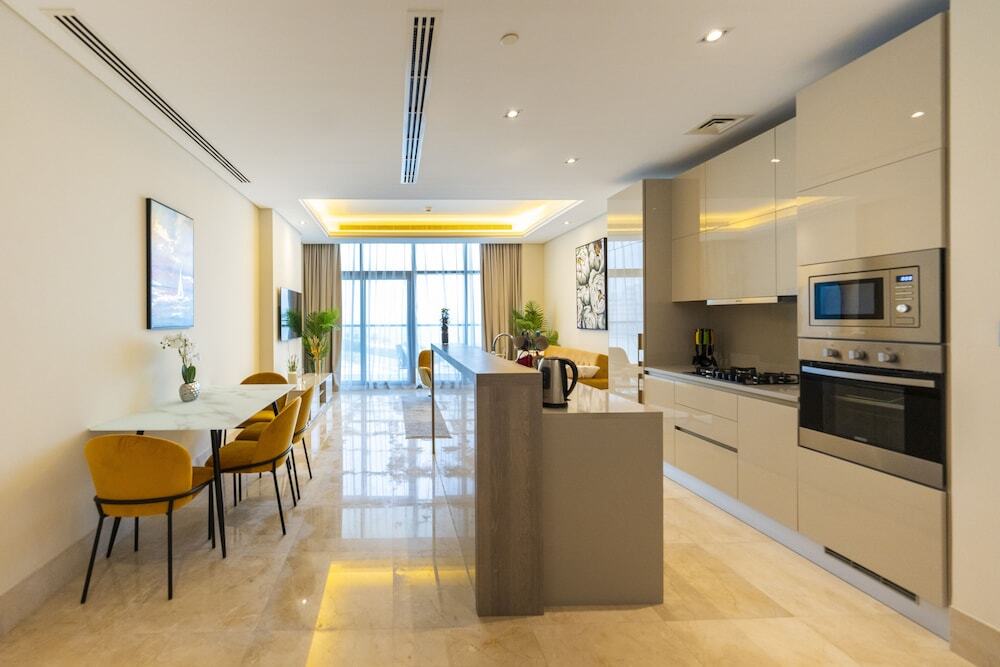Дубай: Spacious beachfront 2 bedroom apartment