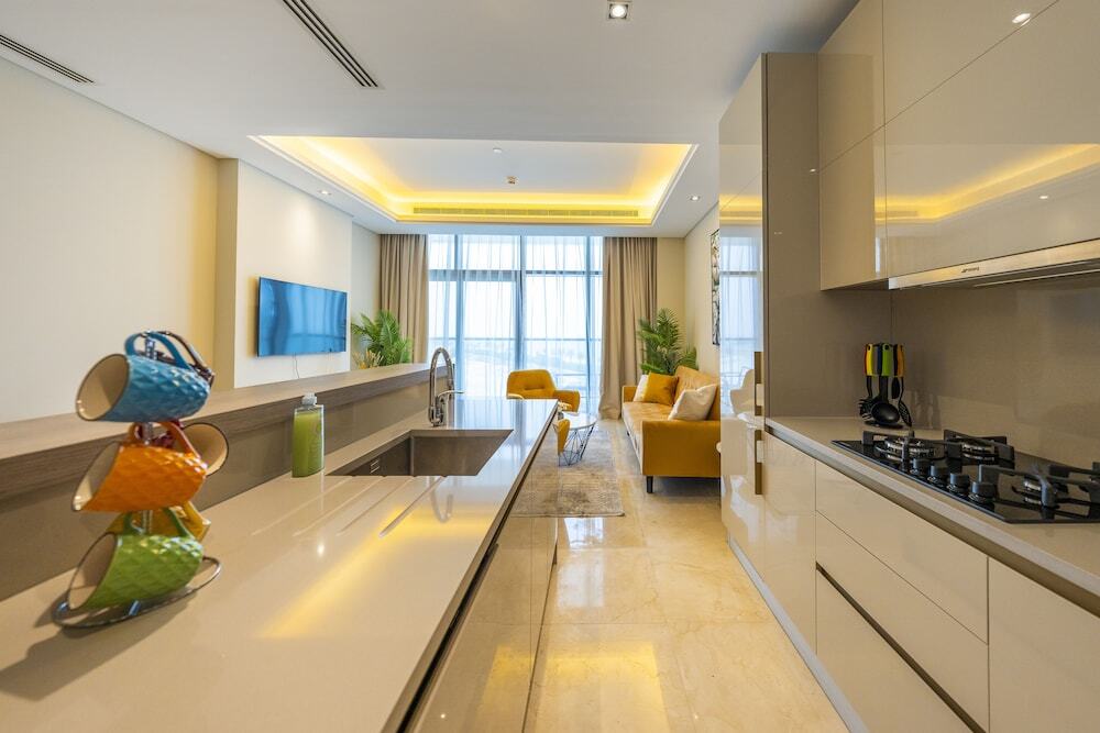 Дубай: Spacious beachfront 2 bedroom apartment