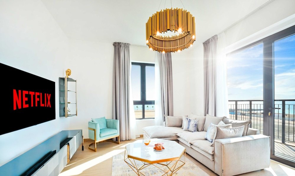 Дубай: LUX  Le Pont Sea View Suite