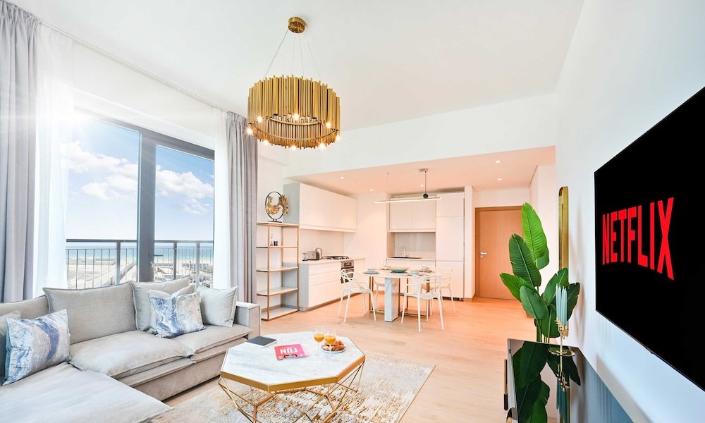 Дубай: LUX  Le Pont Sea View Suite