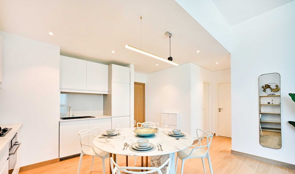 Дубай: LUX  Le Pont Sea View Suite