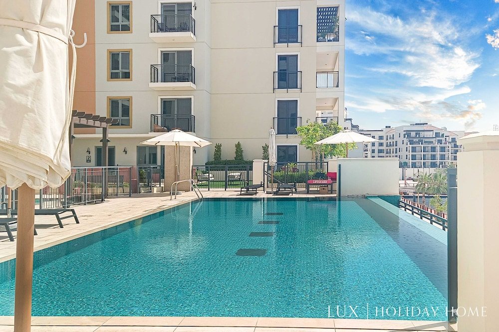 Дубай: LUX  Le Pont Sea View Suite