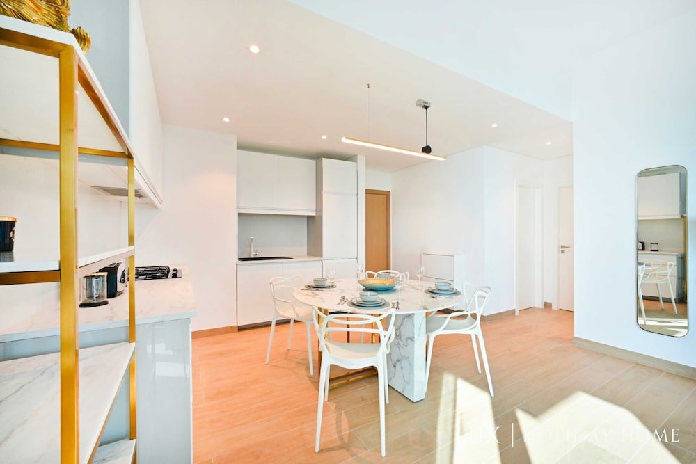 Дубай: LUX  Le Pont Sea View Suite