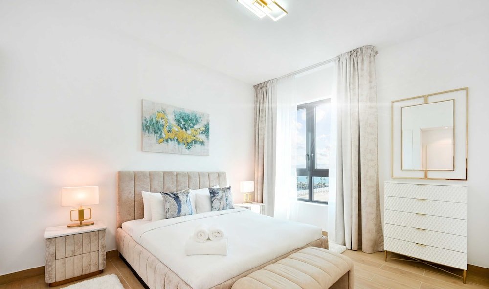Дубай: LUX  Le Pont Sea View Suite