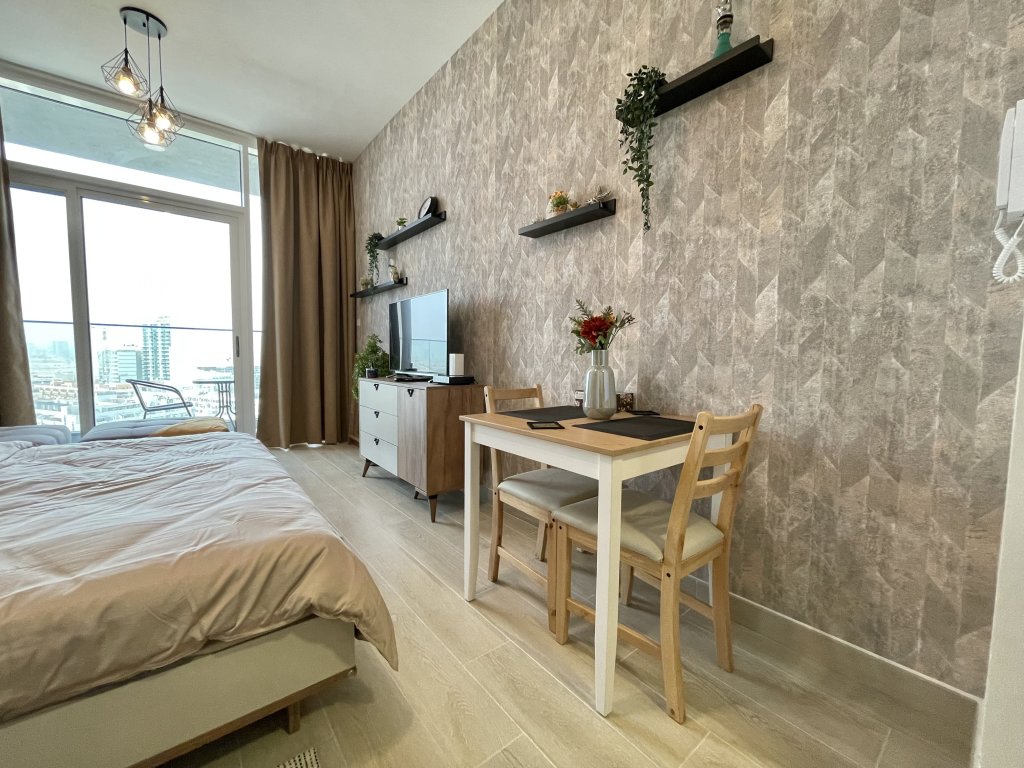 Дубай: Spacious & Cute Studio with Balcony