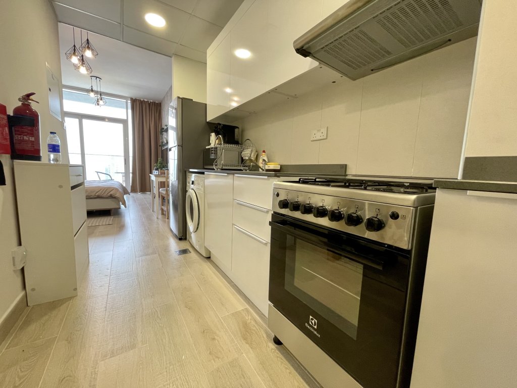 Дубай: Spacious & Cute Studio with Balcony
