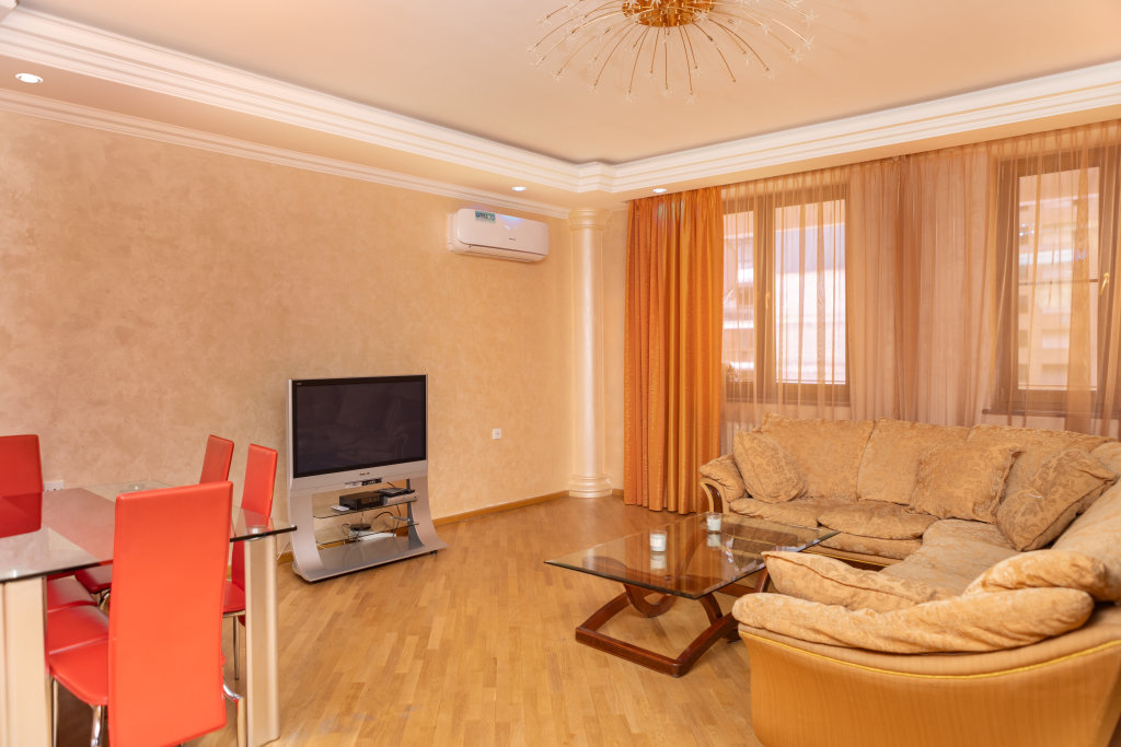 Ереван: Апартаменты Great Balcony 2 Bedroom in City Center Near Malibu