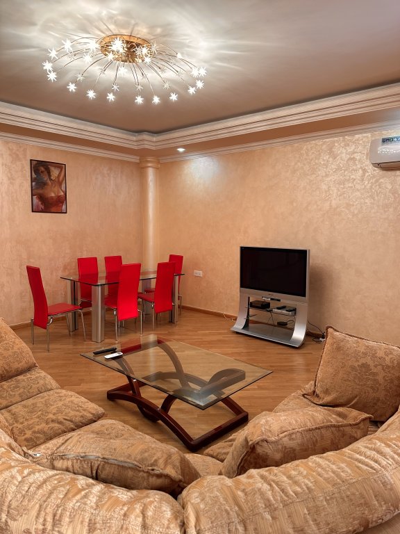Ереван: Апартаменты Great Balcony 2 Bedroom in City Center Near Malibu