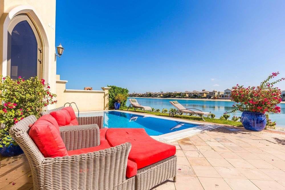 Palm Jumeirah Villa in Frond E by Deluxe Holiday Homes — фото 2