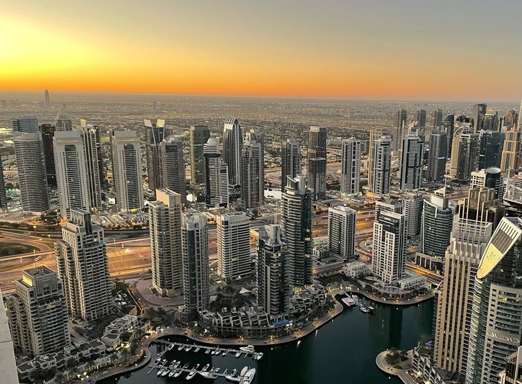 Дубай: Apartments Elite LUX Holiday Homes - Sky-High Luxury 1BR with Stunning Views in Marina, Dubai