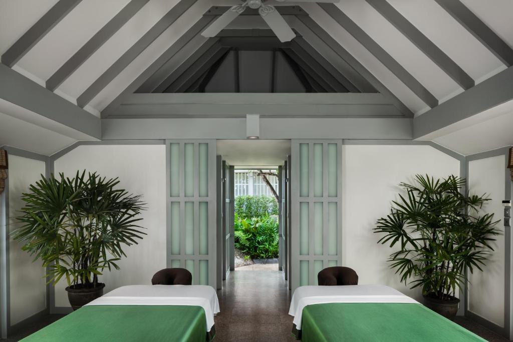 Тхаланг: The Surin Phuket