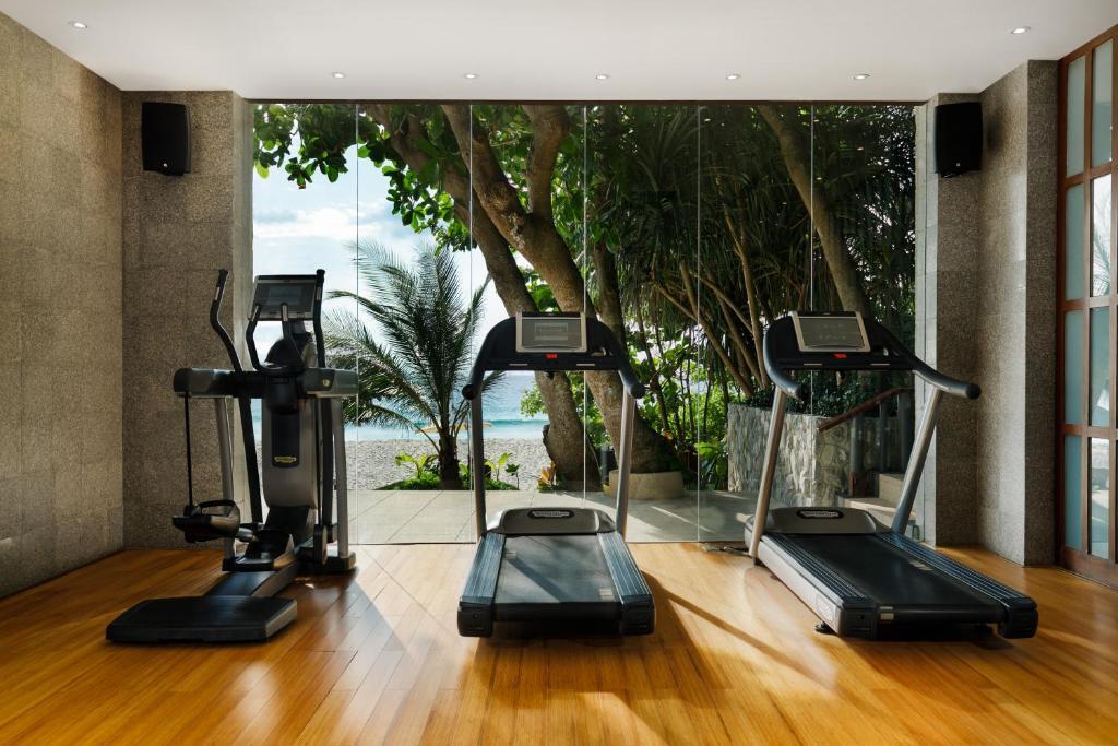 Тхаланг: The Surin Phuket
