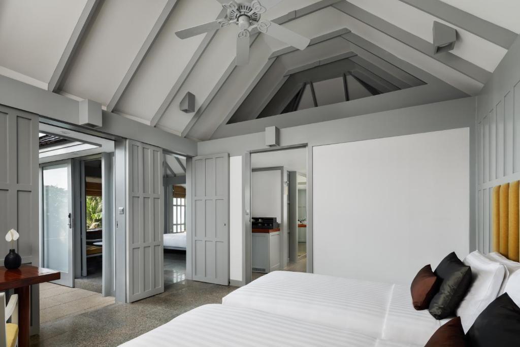 Тхаланг: The Surin Phuket