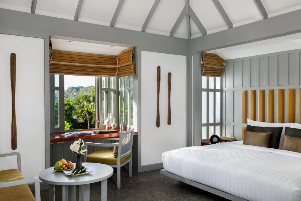 Тхаланг: The Surin Phuket