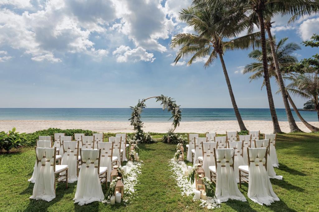 Тхаланг: The Surin Phuket