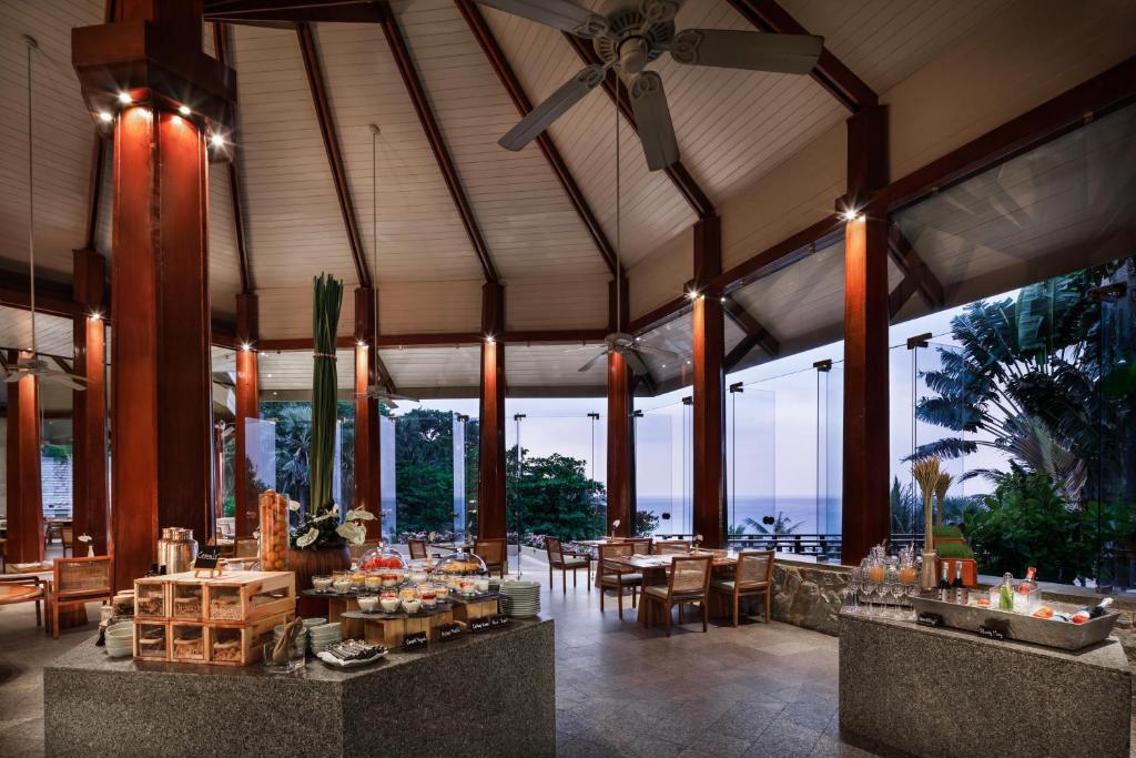 Тхаланг: The Surin Phuket