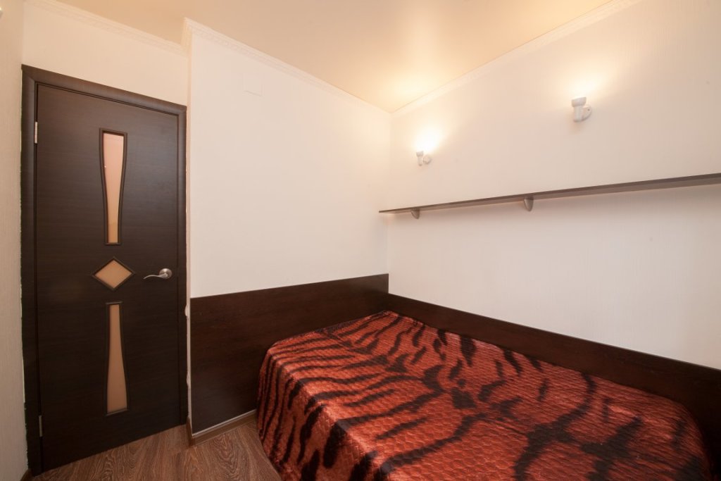 Красноярск: Na Aerovokzalnoy 3a Apartments
