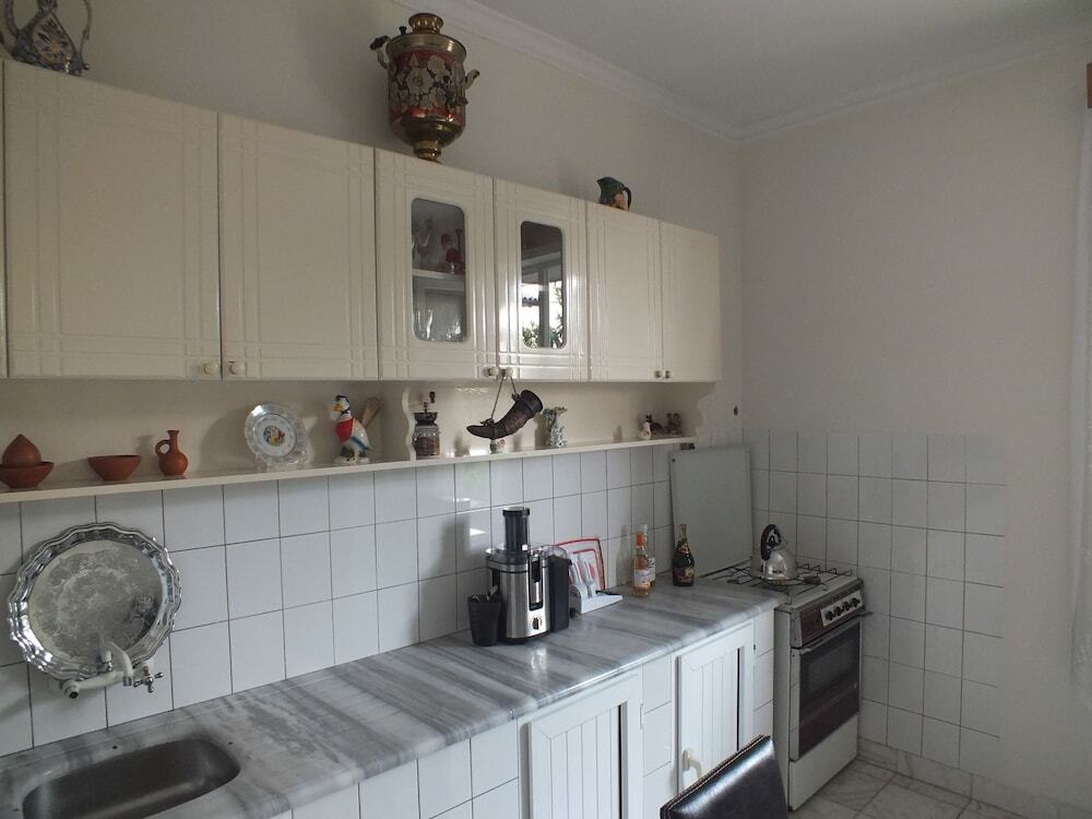 Гонио: Guest House Lazuri