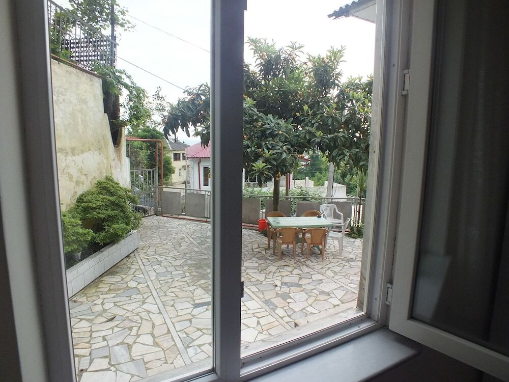 Гонио: Guest House Lazuri