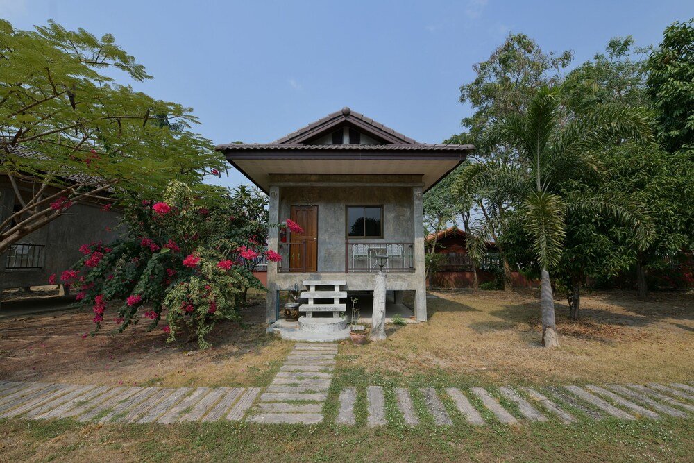 Сирача: Ruenkanthima Resort by OYO Rooms